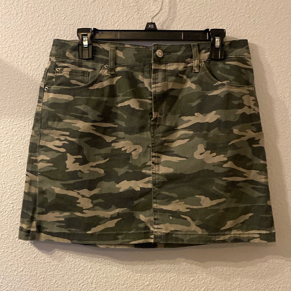 Kensie jeans camo skirt size 6/28